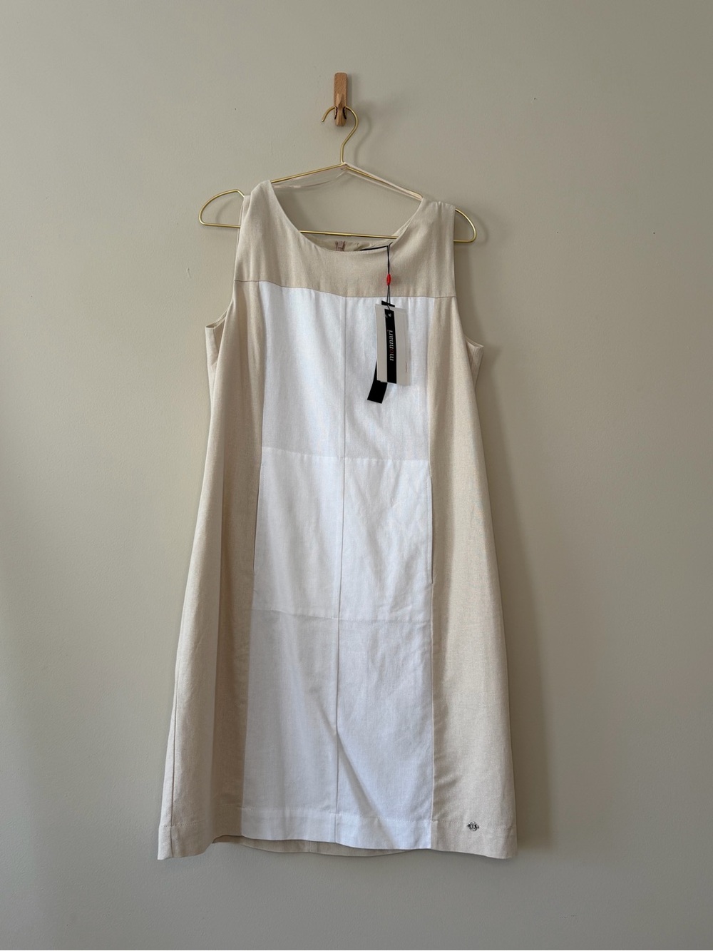 NWT Monnari Sleeveless Cream and White Panel Mini Shift Dress Size 38